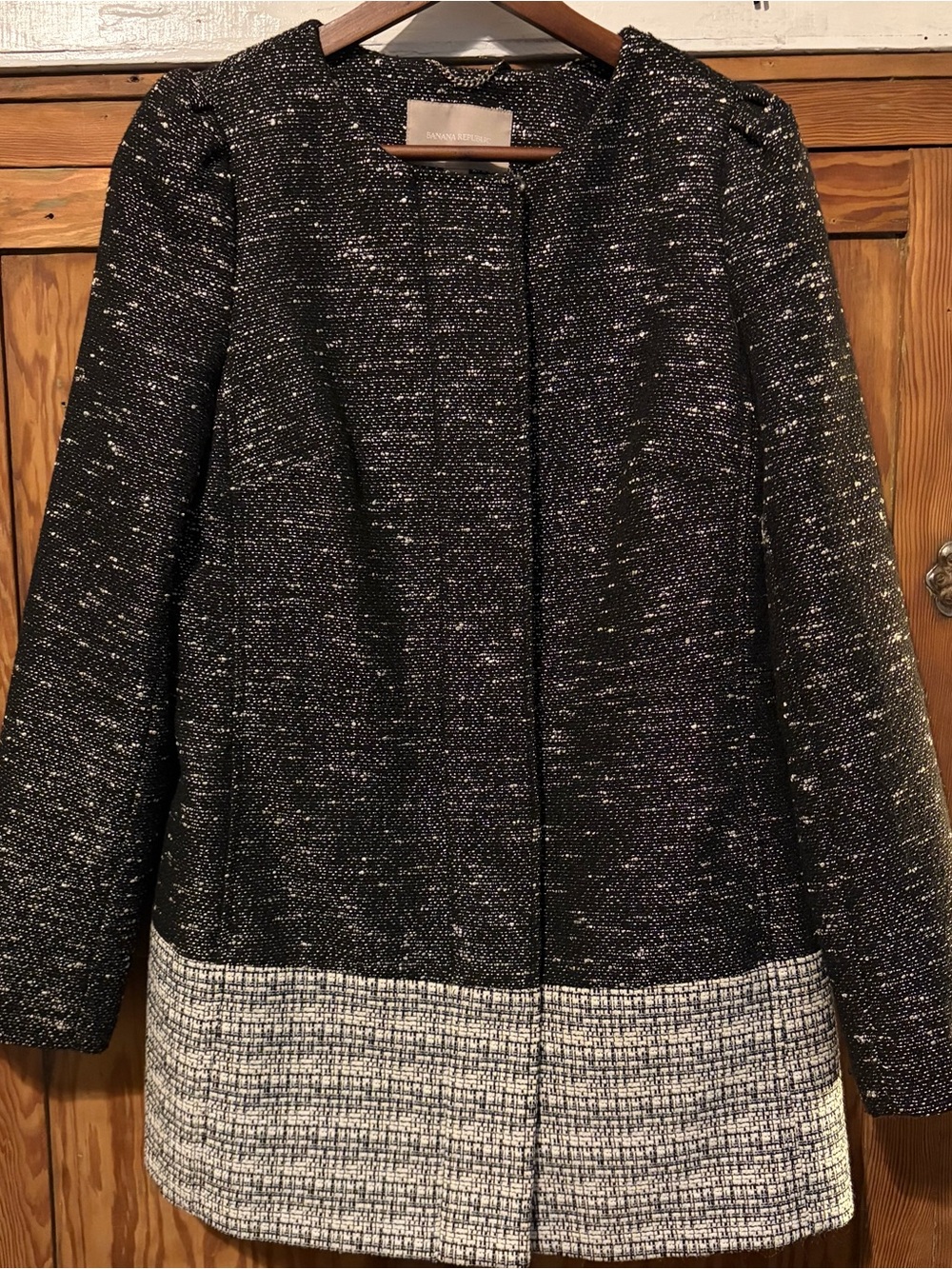 Banana Republic Women’s Black/White Metallic Tweed Blazer. Size Small. Like new.
